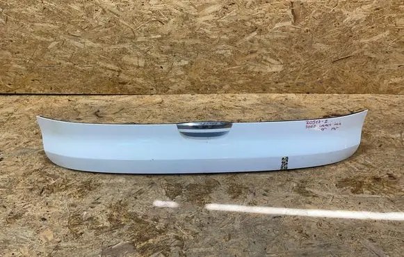 Ford Galaxy Tailgate/boot lid cover trim EV2B-U423A40-PIA R0517-Z