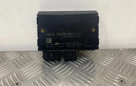 Audi Q7 4L Tow bar trailer control unit/module 4E0907383J