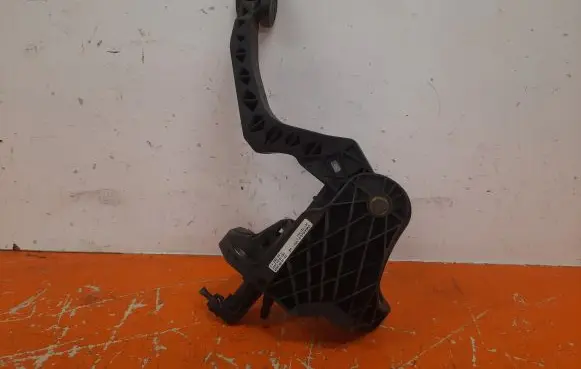 Volkswagen PASSAT B6 Clutch pedal 3C1721059T