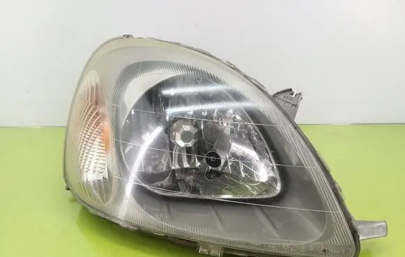 Toyota Yaris Headlight/headlamp 