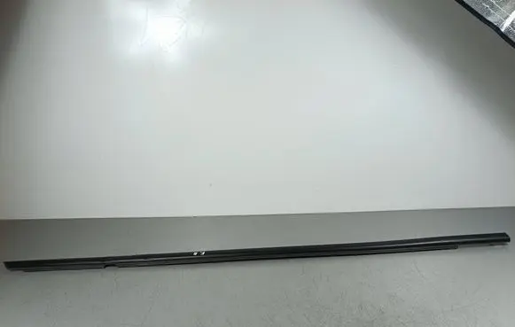 Hyundai Santa Fe V MX5 Front door glass trim molding 