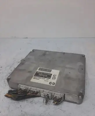 Toyota Avensis T250 Engine control unit/module 8966105680 MB1758006325