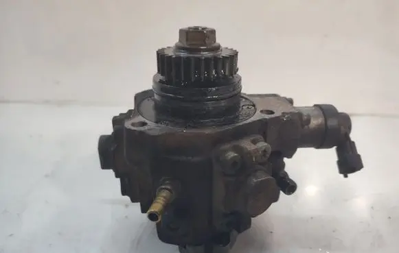 Nissan Qashqai+2 Fuel injection high pressure pump 0445010170