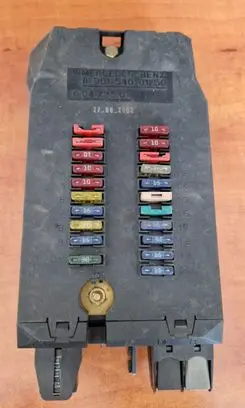 Mercedes-Benz Sprinter W901 W902 W903 W904 Fuse module A9015400150
