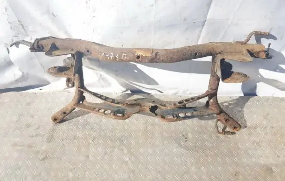 Volkswagen Touran I Rear subframe 
