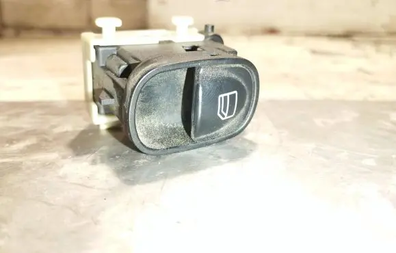 Mercedes-Benz C W203 Electric window control switch 501807 108105 4F0829802H
