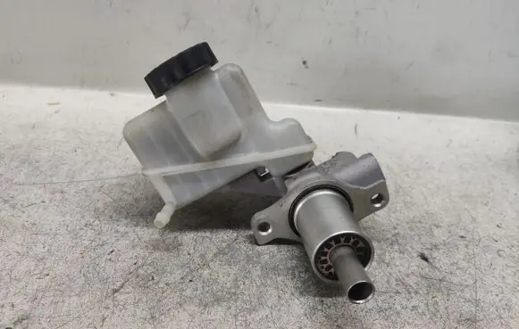 Mercedes-Benz C W204 Master brake cylinder