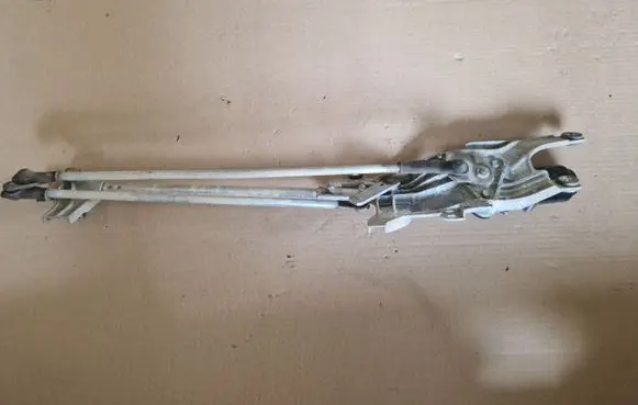 Mitsubishi L200 Front wiper linkage and motor 8250A125