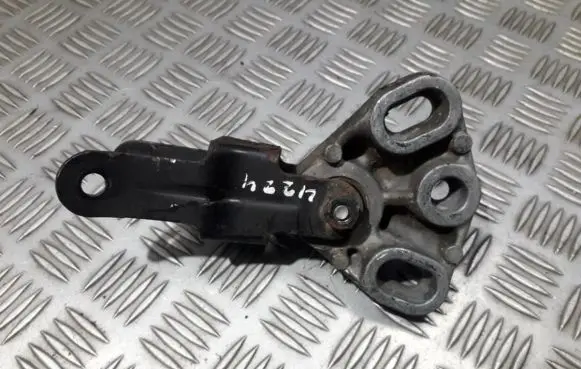 Peugeot 406 Engine mounting bracket