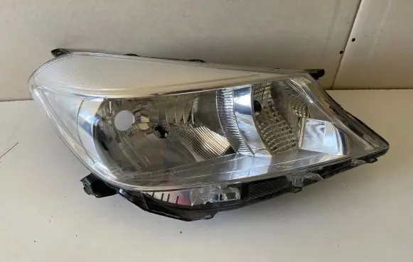 Toyota Yaris Headlight/headlamp