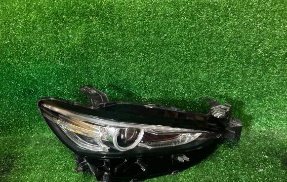 Mazda 6 Headlight/headlamp GRF551030