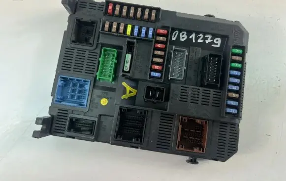 Peugeot 208 Fuse box set 9678355880