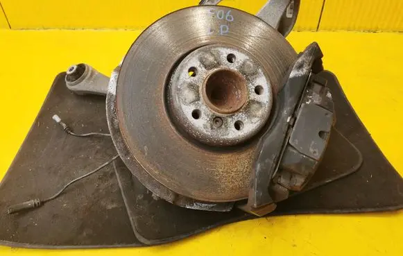 BMW 6 F06 Gran coupe Front wheel hub spindle knuckle