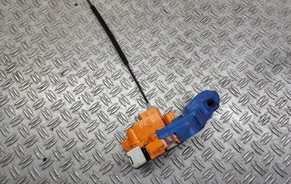 Fiat 500L Front door lock 51892013