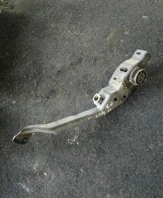 Mercedes-Benz C W204 Headlight/headlamp mounting bracket A2048800130