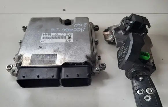 Honda Accord Engine control unit/module 37820RL0G63 0281015743