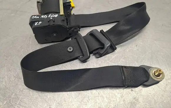 Mercedes-Benz E W210 Front seatbelt 2018680222