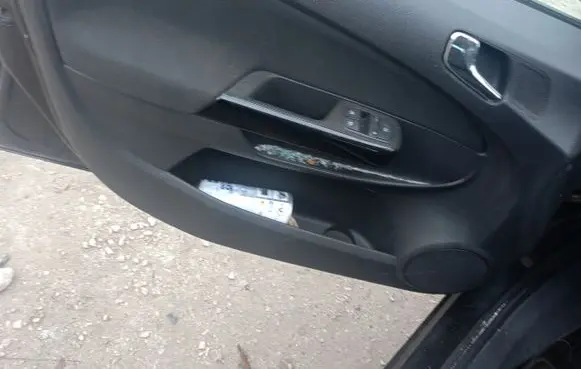 Opel Corsa D Front door card panel trim