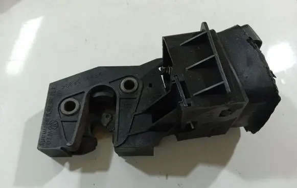 Volkswagen PASSAT B5 Seat back rest lock catch 3b0885738