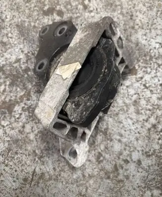 Engine mount bracket