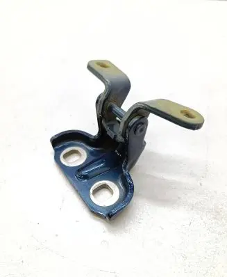Opel Mokka X Rear door upper hinge P19211