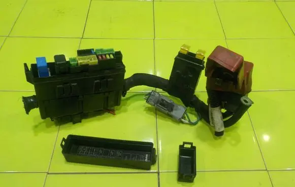 Nissan NV200 Fuse box set BEZPIECZNIKOW 14AB29