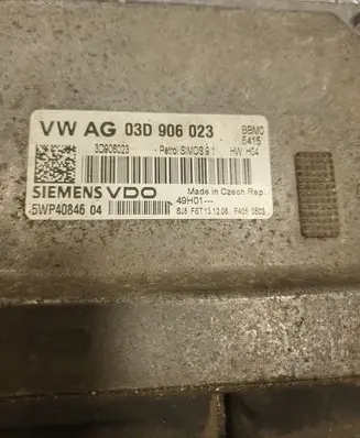 Volkswagen Polo IV 9N3 Engine control unit/module 03D906023 5WO4084604
