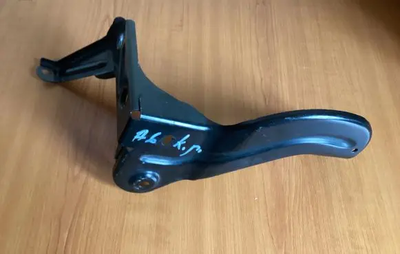 Audi A6 S6 C6 4F Intercooler pipe mounting bracket 4F0145813F