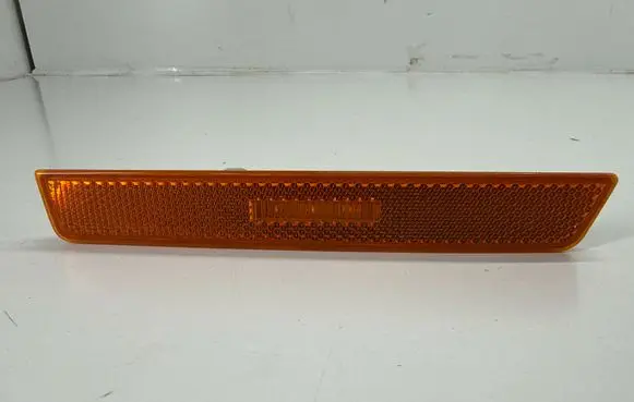 Dodge Challenger Front reflector 68195788AB
