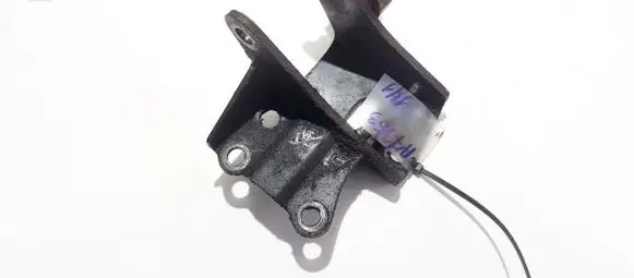 Toyota Avensis Verso Engine mounting bracket