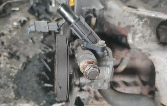 Mazda 323 Power steering pump