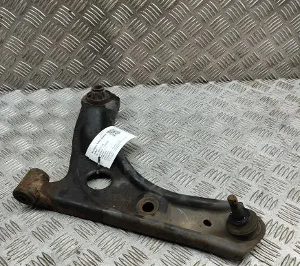Peugeot 108 Front lower control arm/wishbone B000770280