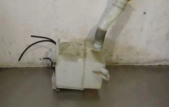 Subaru Impreza III Lamp washer fluid tank 
