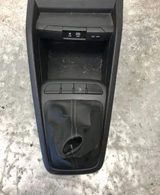 KIA Rio Gear shifter surround trim plastic 84635H8000