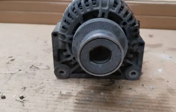 Renault Megane II Generator/alternator 8200100907 105009101