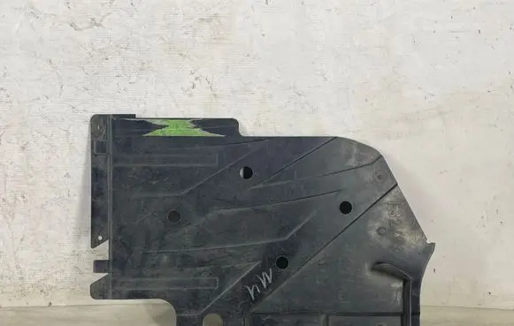 BMW M4 F82 F83 Center/middle under tray cover 8062222