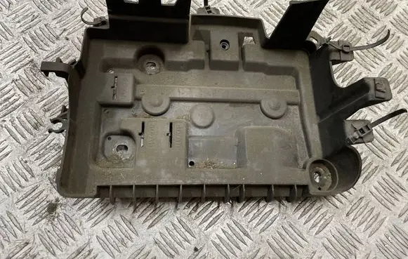 Opel Corsa D Battery tray 13296473