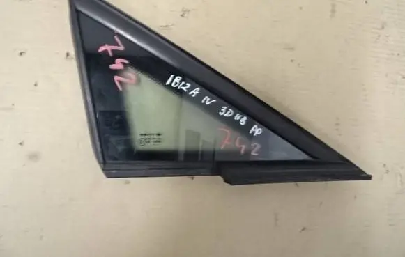 Seat Ibiza IV (6J,6P) Front door vent window glass four-door 