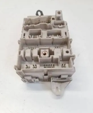 Toyota RAV 4 (XA20) Fuse module 8273342080 1K200014