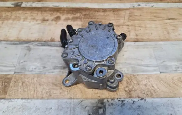 Volkswagen Touran I Vacuum pump 03G145209