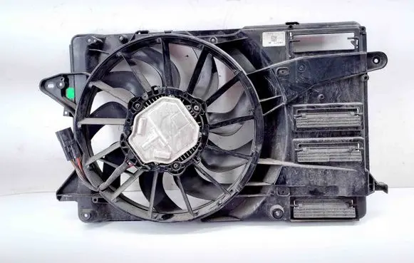 Radiator cooling fan shroud