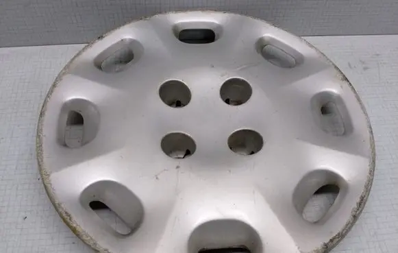 Citroen Xantia R14 wheel hub/cap/trim 9611102880