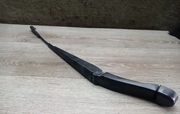 Volvo XC90 Front wiper blade arm 30655615