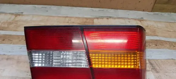 Tailgate rear/tail lights
