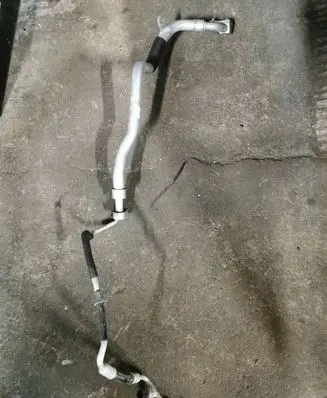 BMW 8 G15 Air conditioning (A/C) pipe/hose 9860588