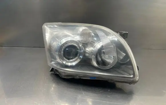 Toyota Avensis T250 Headlight/headlamp 35109