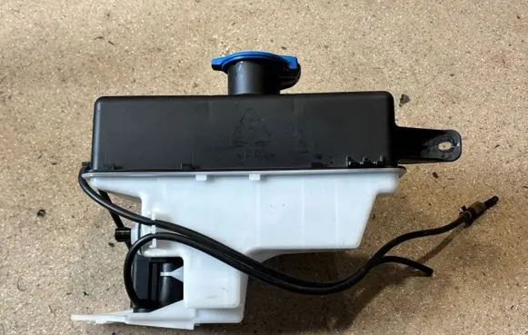 KIA EV9 Windshield washer fluid reservoir/tank 98610DO000