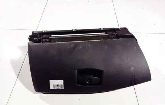 Glove box