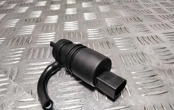BMW X3 E83 Windscreen/windshield washer pump