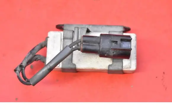 Toyota Yaris Relay mounting block 
